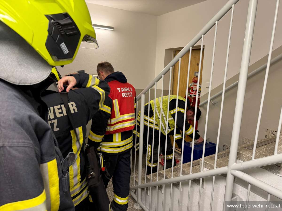 Foto 2, 01.12.2024, Technischer Einsatz - Türöffnung