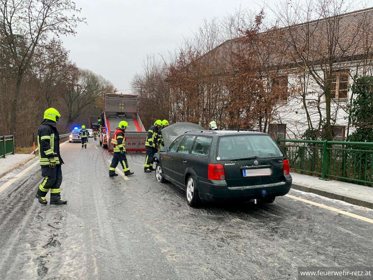 Foto 2, 09.12.2024, Technischer Einsatz - Bergung nach Verkehrsunfall Foto 2, 09.12.2024, Technischer Einsatz - Bergung nach Verkehrsunfall
