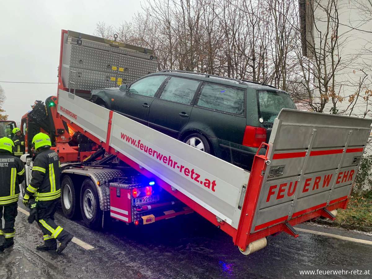 Foto 4, 09.12.2024, Technischer Einsatz - Bergung nach Verkehrsunfall Foto 4, 09.12.2024, Technischer Einsatz - Bergung nach Verkehrsunfall