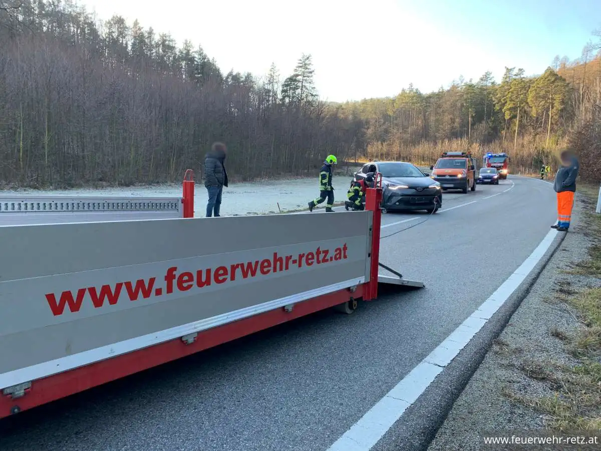 Foto 2, 27.12.2024, Technischer Einsatz - PKW-Bergung 