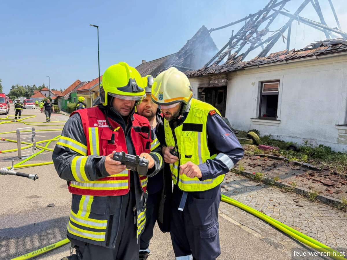 Foto 1, 13.06.2025, Großbrand in Pernersdorf - 15 Feuerwehren im Einsatz