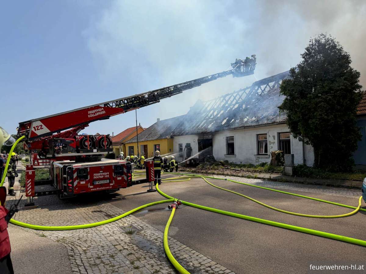 Foto 2, 13.06.2025, Großbrand in Pernersdorf - 15 Feuerwehren im Einsatz