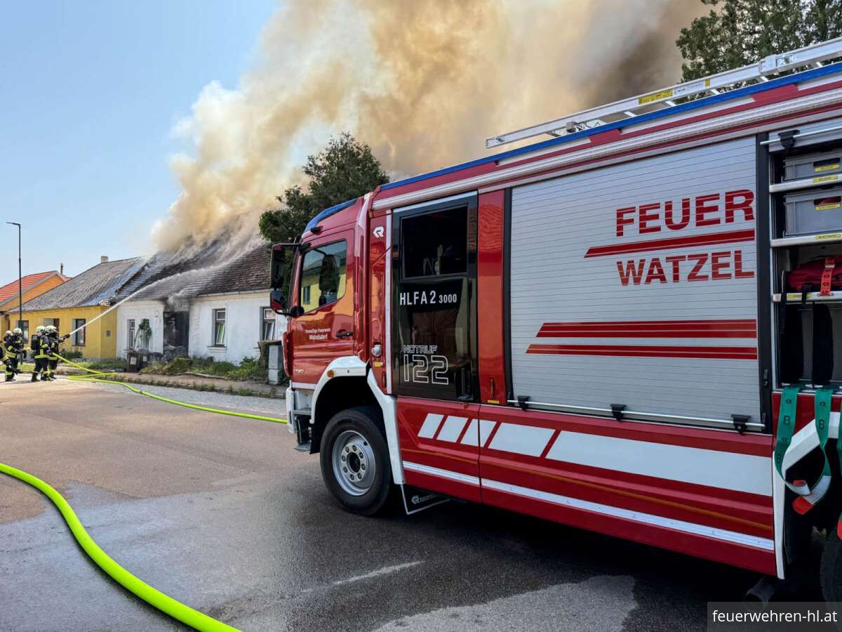 Foto 4, 13.06.2025, Großbrand in Pernersdorf - 15 Feuerwehren im Einsatz
