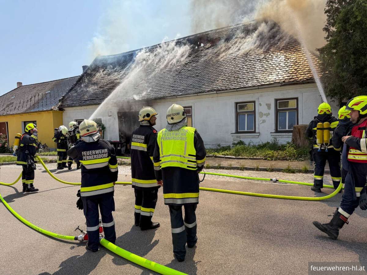 Foto 6, 13.06.2025, Großbrand in Pernersdorf - 15 Feuerwehren im Einsatz