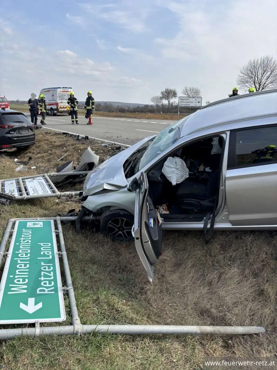 Foto 5, 24.03.2025, Technischer Einsatz - Verkehrsunfall auf Retzer Spange Foto 5, 24.03.2025, Technischer Einsatz - Verkehrsunfall auf Retzer Spange