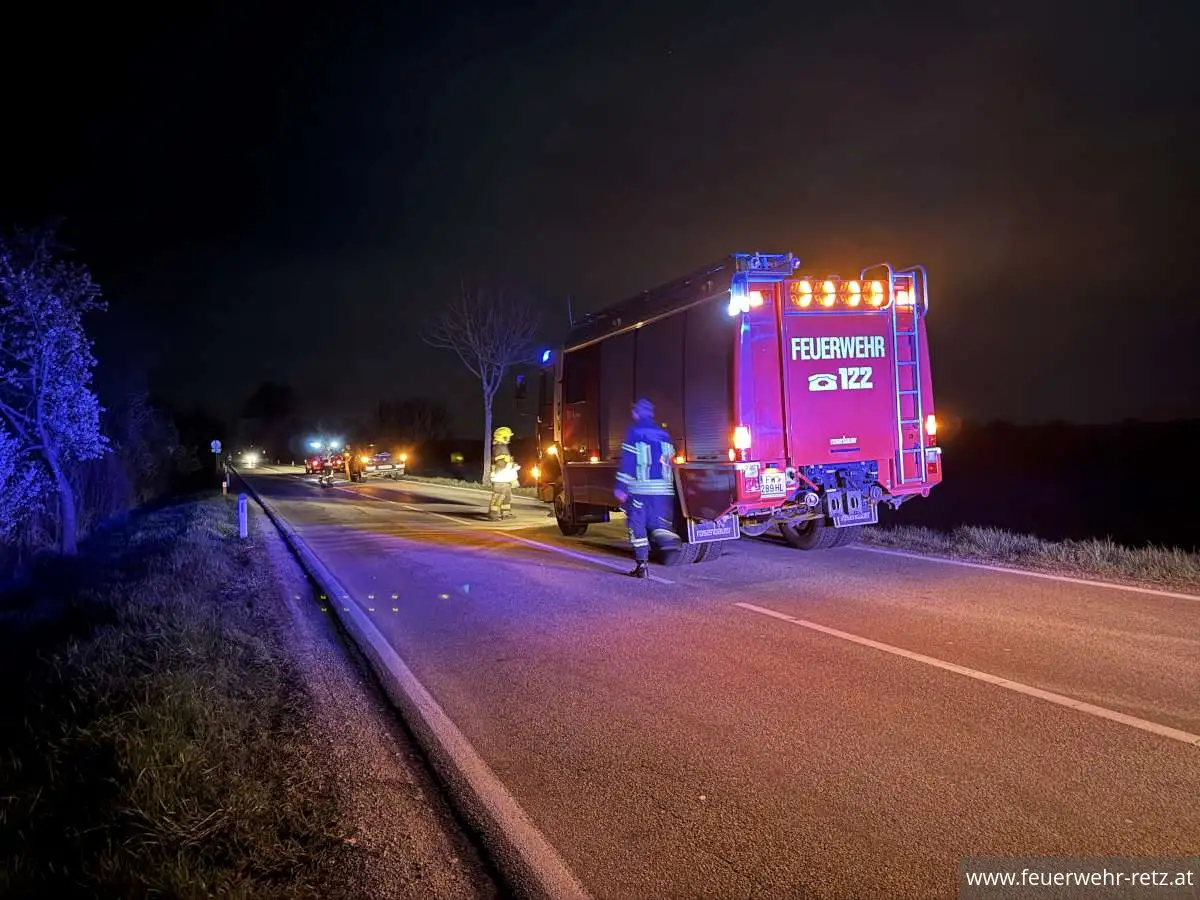 Foto 1, 11.04.2025, Technischer Einsatz - Fahrzeugbergung nach Wildunfall Foto 1, 11.04.2025, Technischer Einsatz - Fahrzeugbergung nach Wildunfall