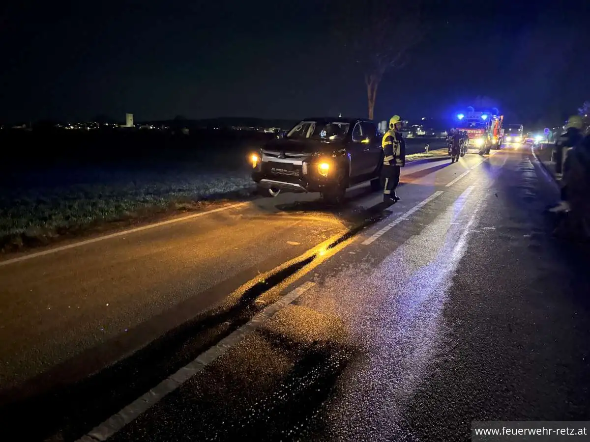 Foto 2, 11.04.2025, Technischer Einsatz - Fahrzeugbergung nach Wildunfall Foto 2, 11.04.2025, Technischer Einsatz - Fahrzeugbergung nach Wildunfall