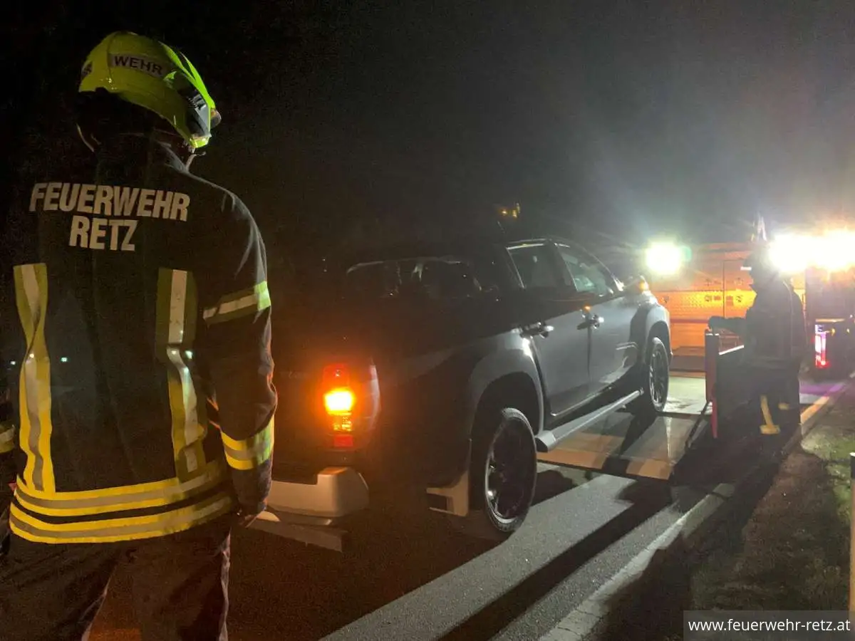 Foto 3, 11.04.2025, Technischer Einsatz - Fahrzeugbergung nach Wildunfall Foto 3, 11.04.2025, Technischer Einsatz - Fahrzeugbergung nach Wildunfall