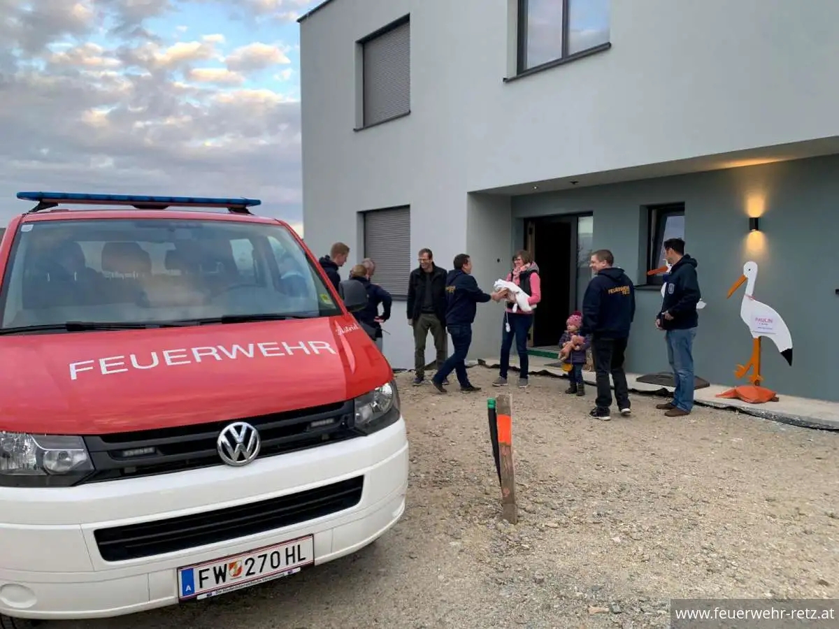 Foto 1, 14.04.2025, Der Feuerwehr - Storch ist gelandet Foto 1, 14.04.2025, Der Feuerwehr - Storch ist gelandet
