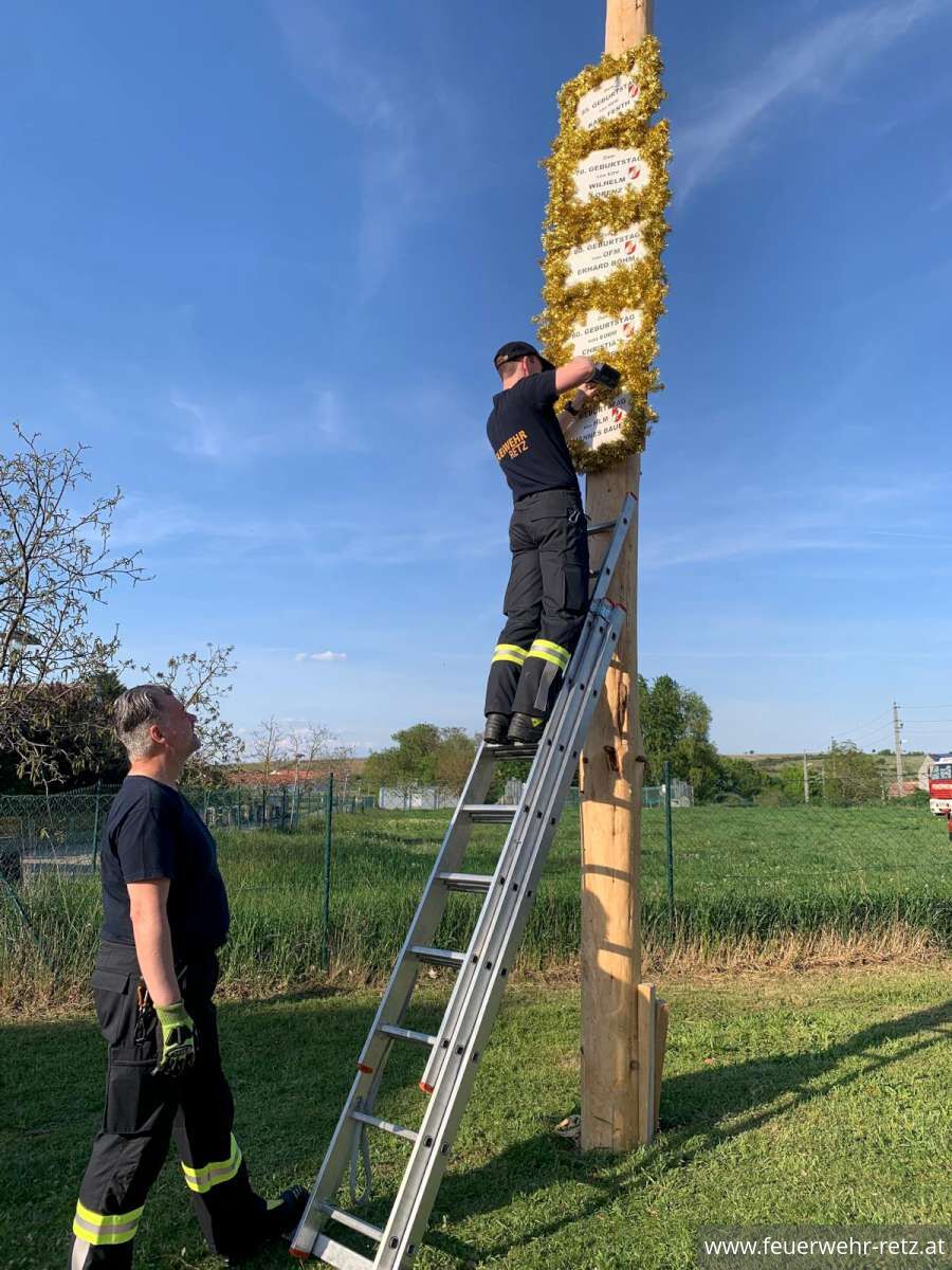 Foto 5, 08.05.2025, Maibaum aufstellen