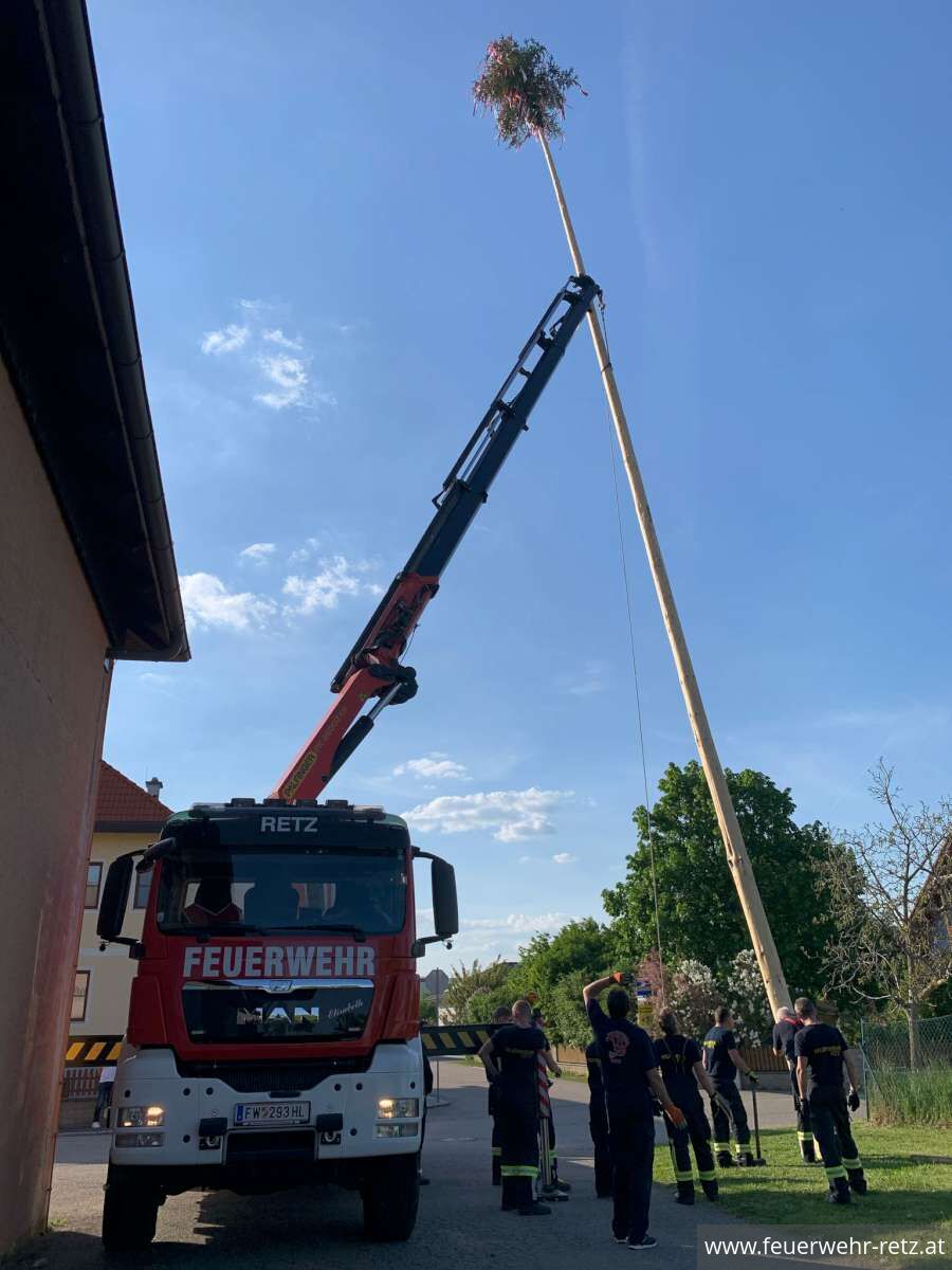Foto 6, 08.05.2025, Maibaum aufstellen