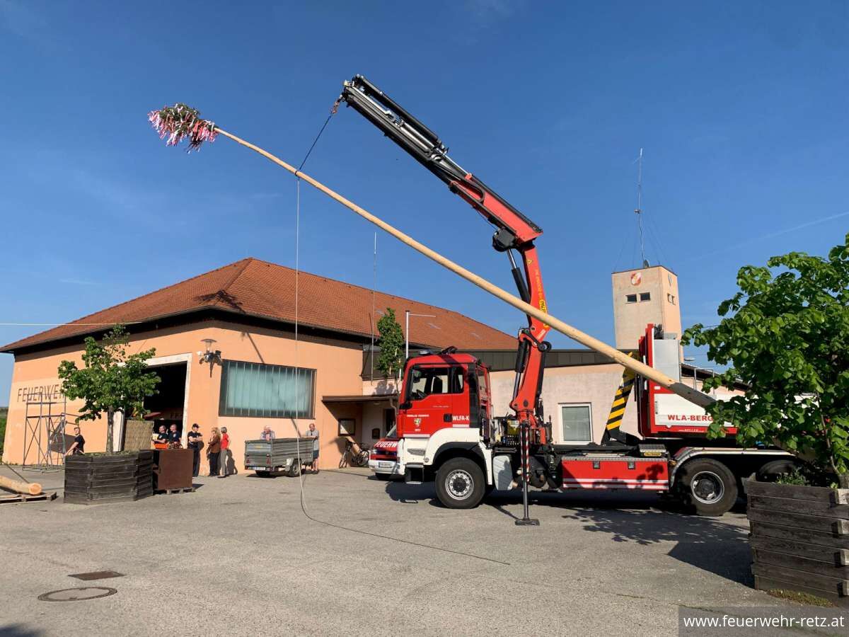 Foto 8, 08.05.2025, Maibaum aufstellen