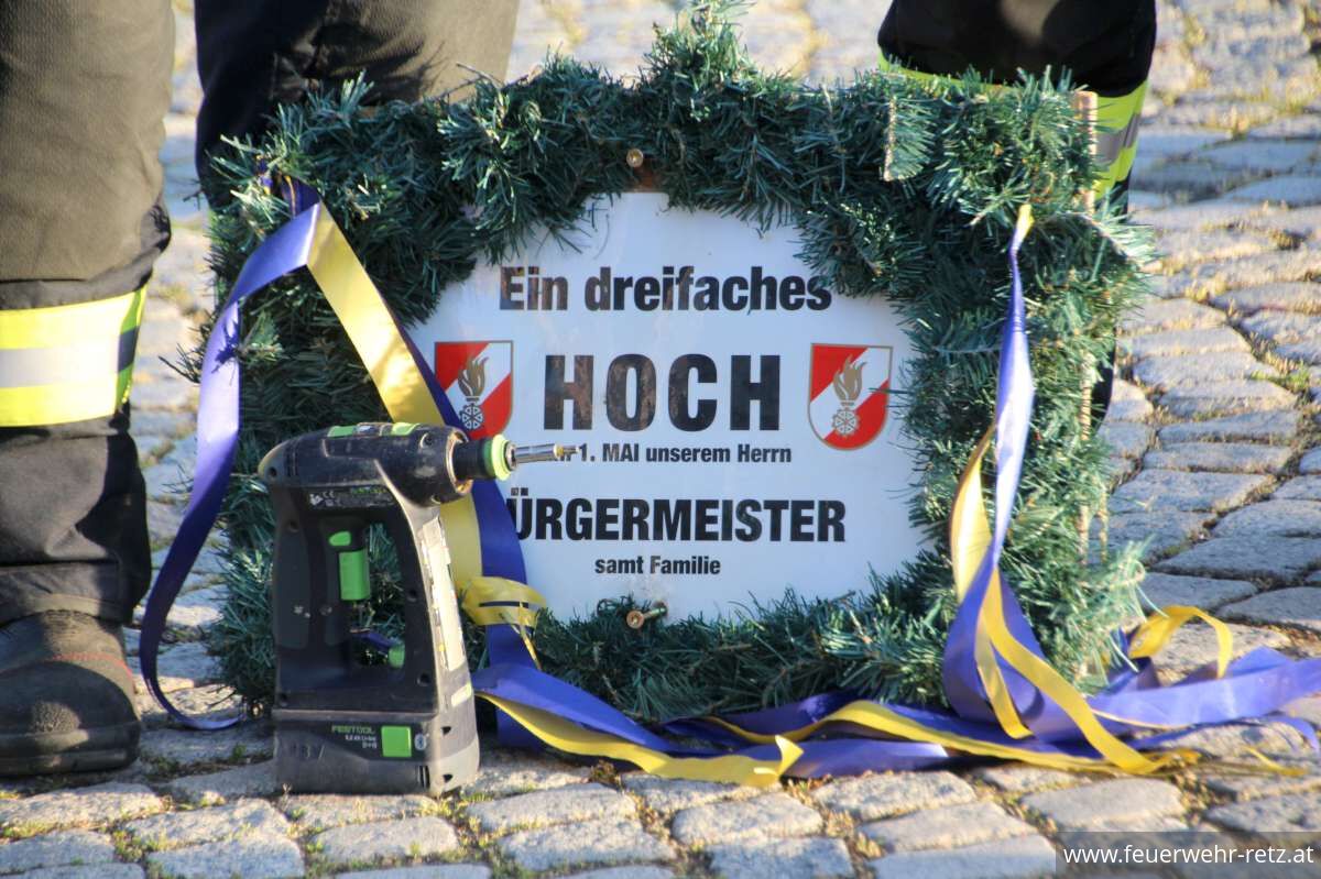 Foto 14, 08.05.2025, Maibaum aufstellen