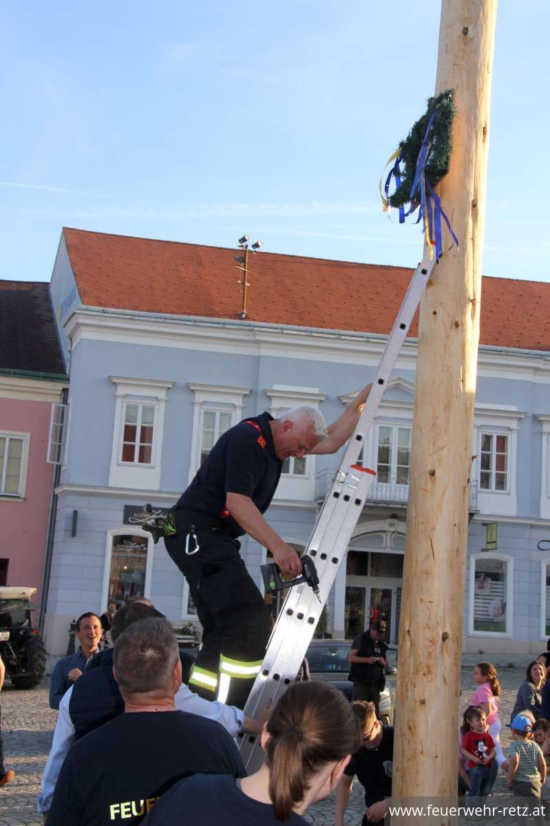 Foto 15, 08.05.2025, Maibaum aufstellen