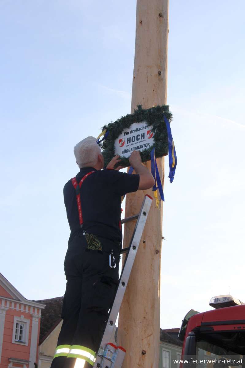 Foto 16, 08.05.2025, Maibaum aufstellen