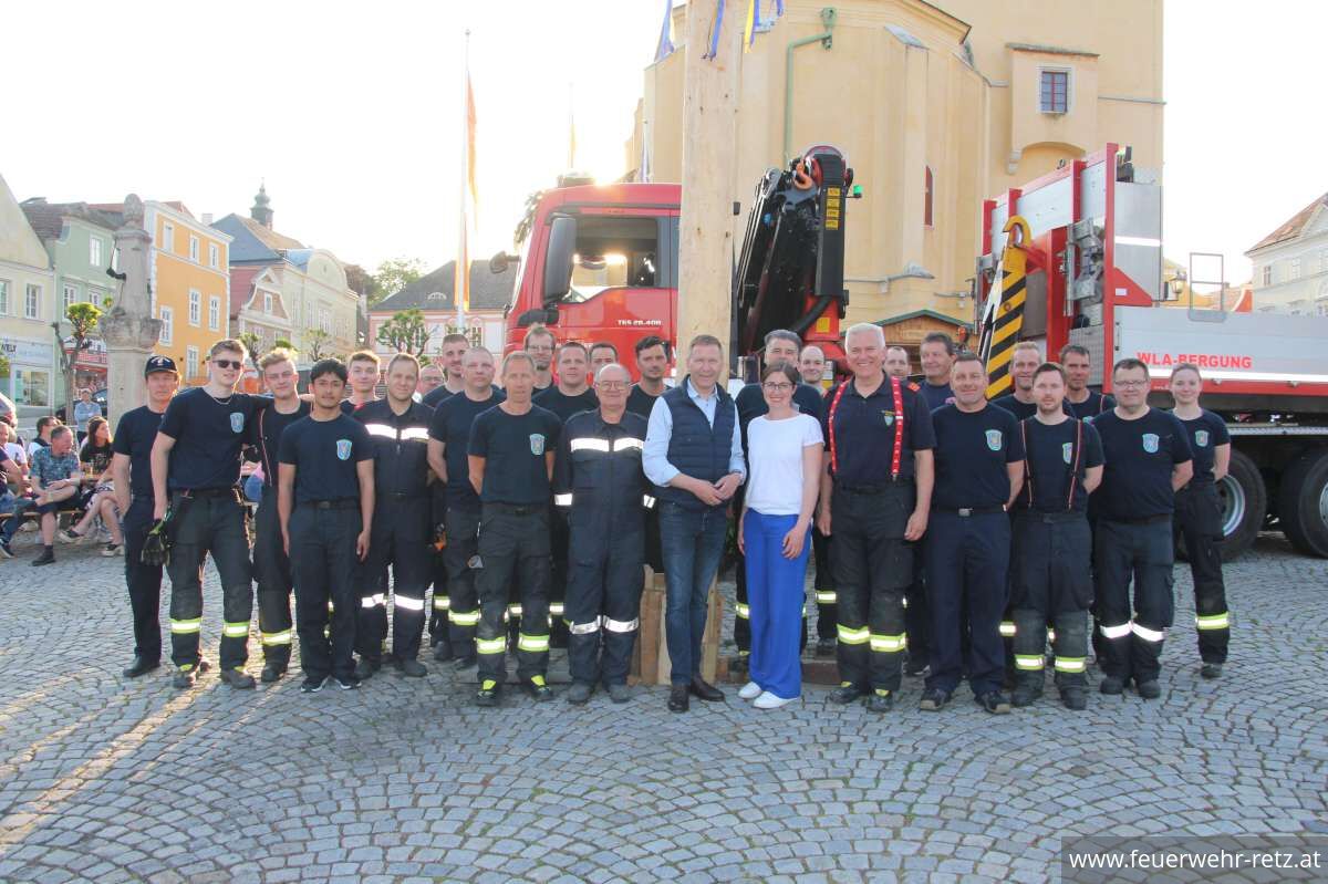 Foto 17, 08.05.2025, Maibaum aufstellen