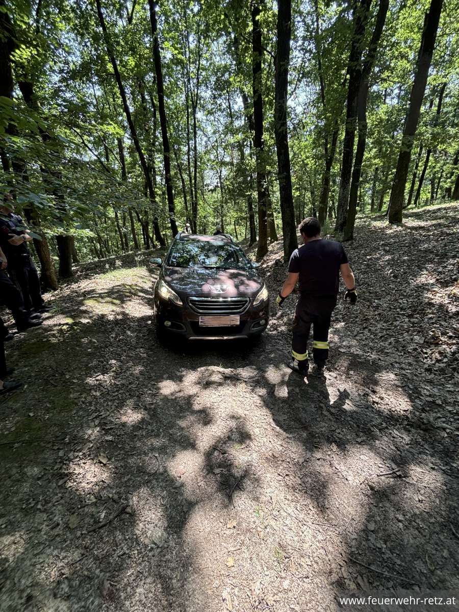 Foto 3, 16.06.2025, PKW auf Abwegen, vom Navigationssystem geleitet