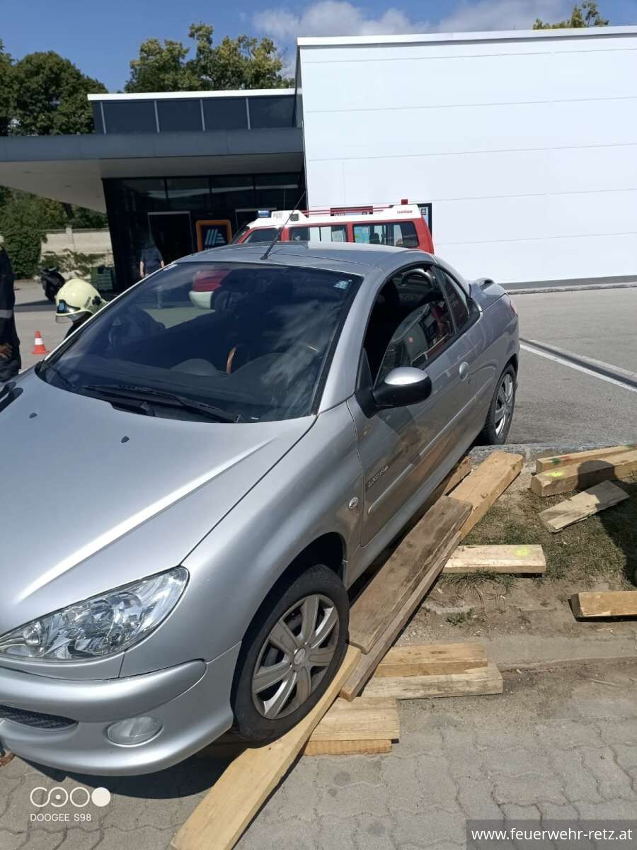 Foto 1, 18.06.2025, Technischer Einsatz - Fahrzeugbergung