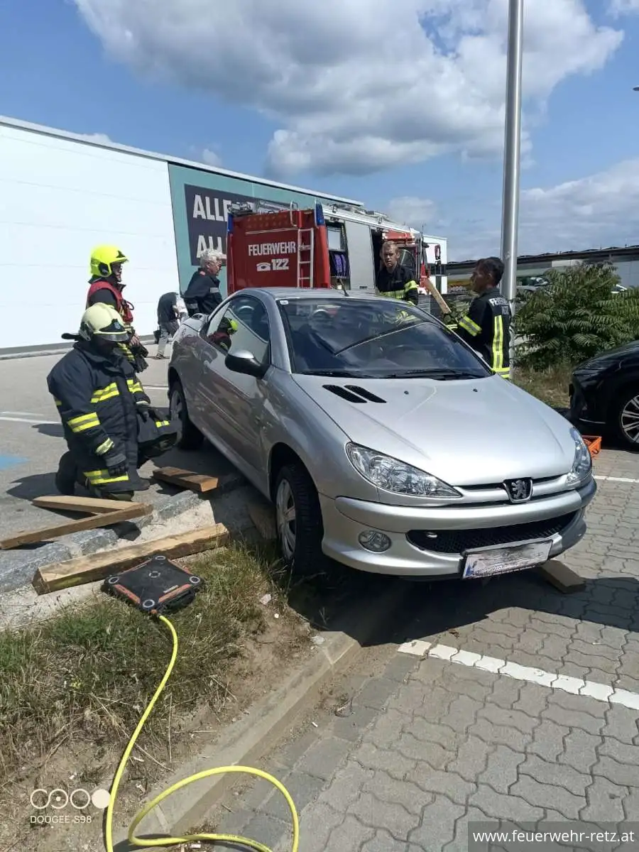 Foto 2, 18.06.2025, Technischer Einsatz - Fahrzeugbergung Foto 2, 18.06.2025, Technischer Einsatz - Fahrzeugbergung
