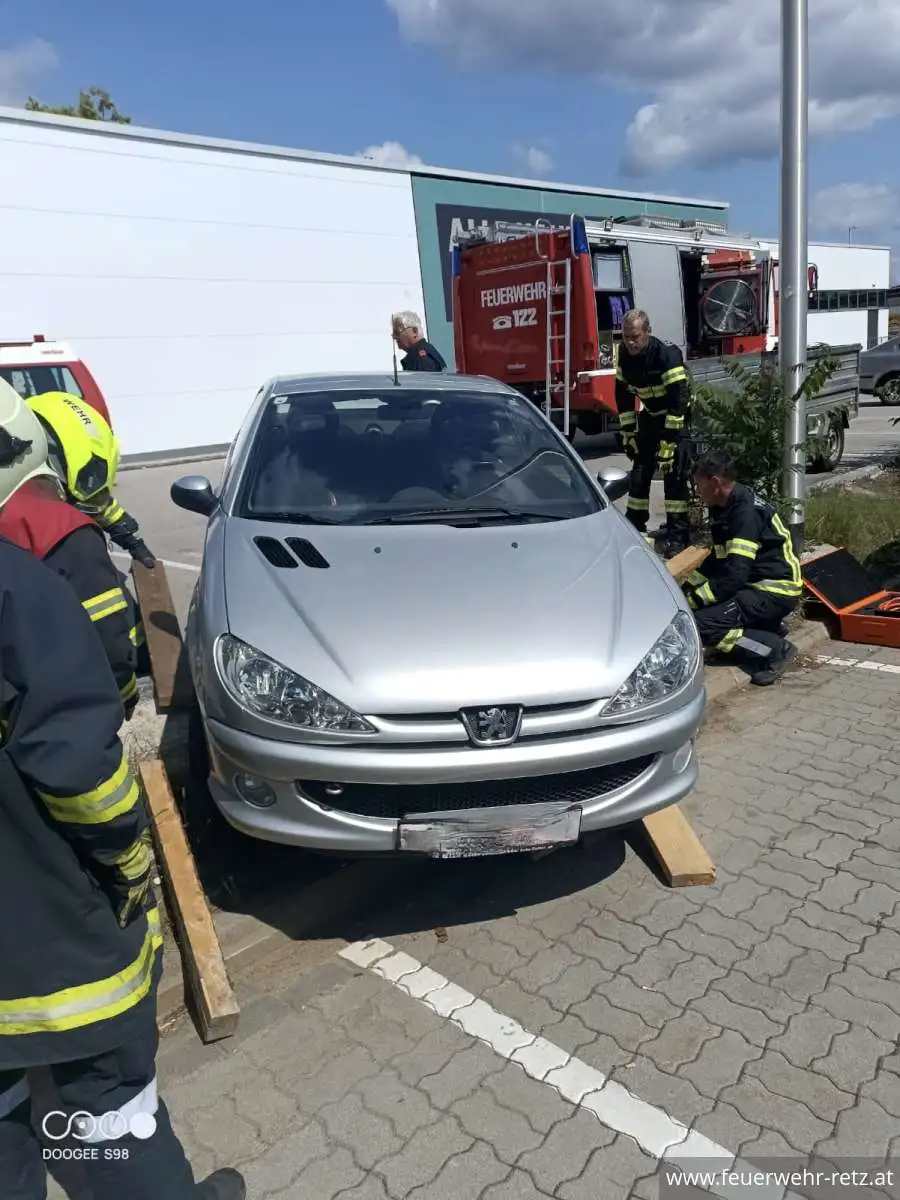 Foto 3, 18.06.2025, Technischer Einsatz - Fahrzeugbergung Foto 3, 18.06.2025, Technischer Einsatz - Fahrzeugbergung