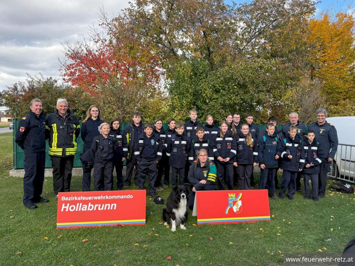 Foto 1, 21.10.2025, Fertigkeitsabzeichen Melder - Erfolgreiche Teilnahme der Feuerwehrjugend Retz Foto 1, 21.10.2025, Fertigkeitsabzeichen Melder - Erfolgreiche Teilnahme der Feuerwehrjugend Retz