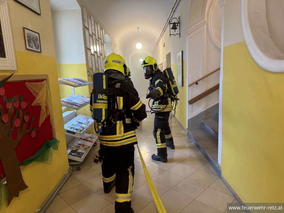 Foto 4, 16.11.2025, Brand in der Volksschule Retz - Übung Foto 4, 16.11.2025, Brand in der Volksschule Retz - Übung
