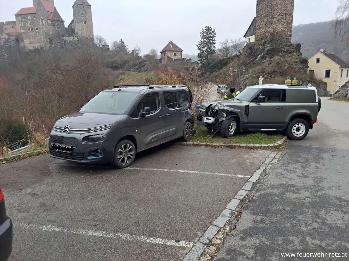 Foto 1, 16.11.2025, Technischer Einsatz - Unterstützung bei Fahrzeugbergung in Hardegg Foto 1, 16.11.2025, Technischer Einsatz - Unterstützung bei Fahrzeugbergung in Hardegg