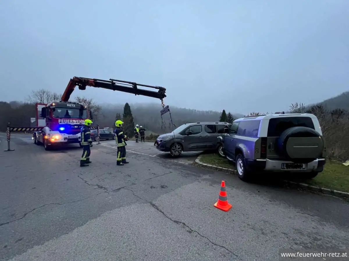 Foto 3, 16.11.2025, Technischer Einsatz - Unterstützung bei Fahrzeugbergung in Hardegg Foto 3, 16.11.2025, Technischer Einsatz - Unterstützung bei Fahrzeugbergung in Hardegg