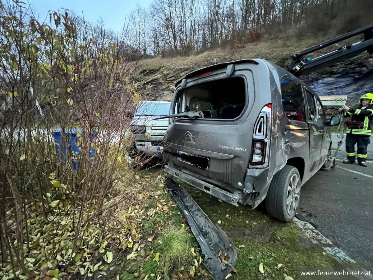 Foto 4, 16.11.2025, Technischer Einsatz - Unterstützung bei Fahrzeugbergung in Hardegg Foto 4, 16.11.2025, Technischer Einsatz - Unterstützung bei Fahrzeugbergung in Hardegg