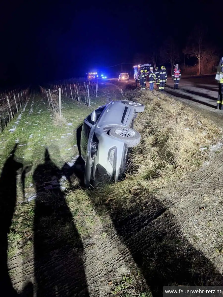 Foto 1, 29.12.2025, Fehlalarm und Verkehrsunfall - Einsatzreicher Sonntag Foto 1, 29.12.2025, Fehlalarm und Verkehrsunfall - Einsatzreicher Sonntag