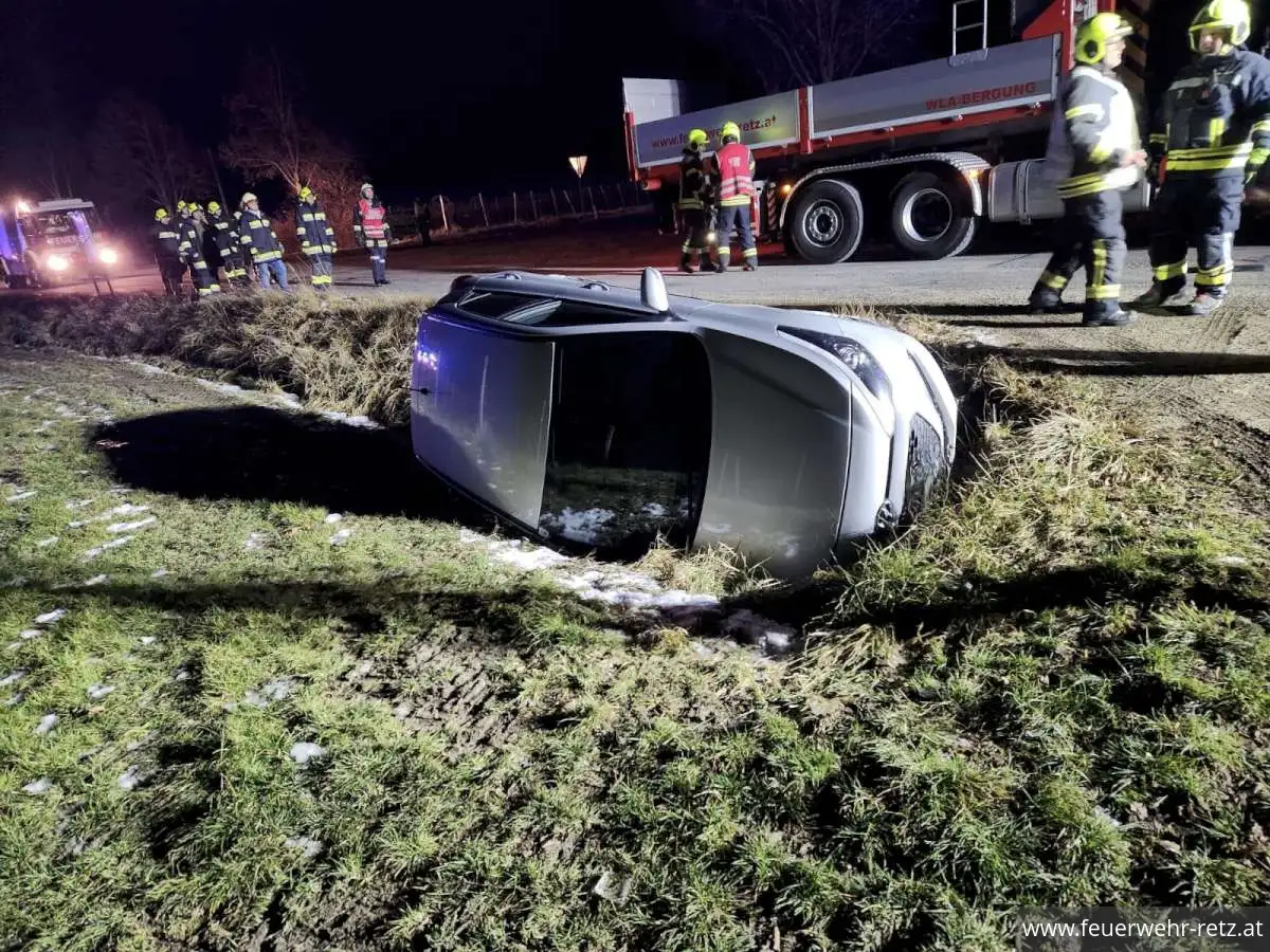 Foto 4, 29.12.2025, Fehlalarm und Verkehrsunfall - Einsatzreicher Sonntag Foto 4, 29.12.2025, Fehlalarm und Verkehrsunfall - Einsatzreicher Sonntag
