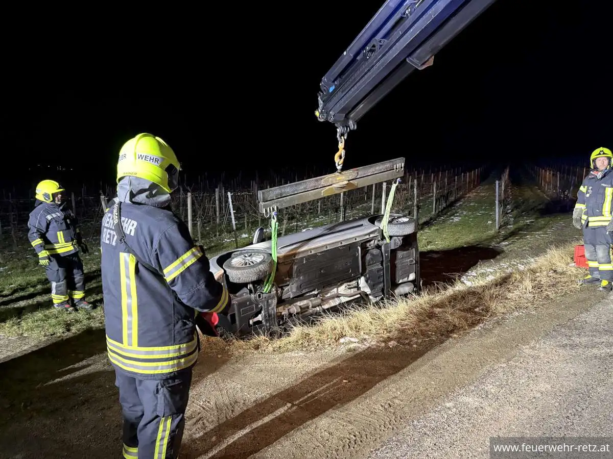 Foto 5, 29.12.2025, Fehlalarm und Verkehrsunfall - Einsatzreicher Sonntag Foto 5, 29.12.2025, Fehlalarm und Verkehrsunfall - Einsatzreicher Sonntag
