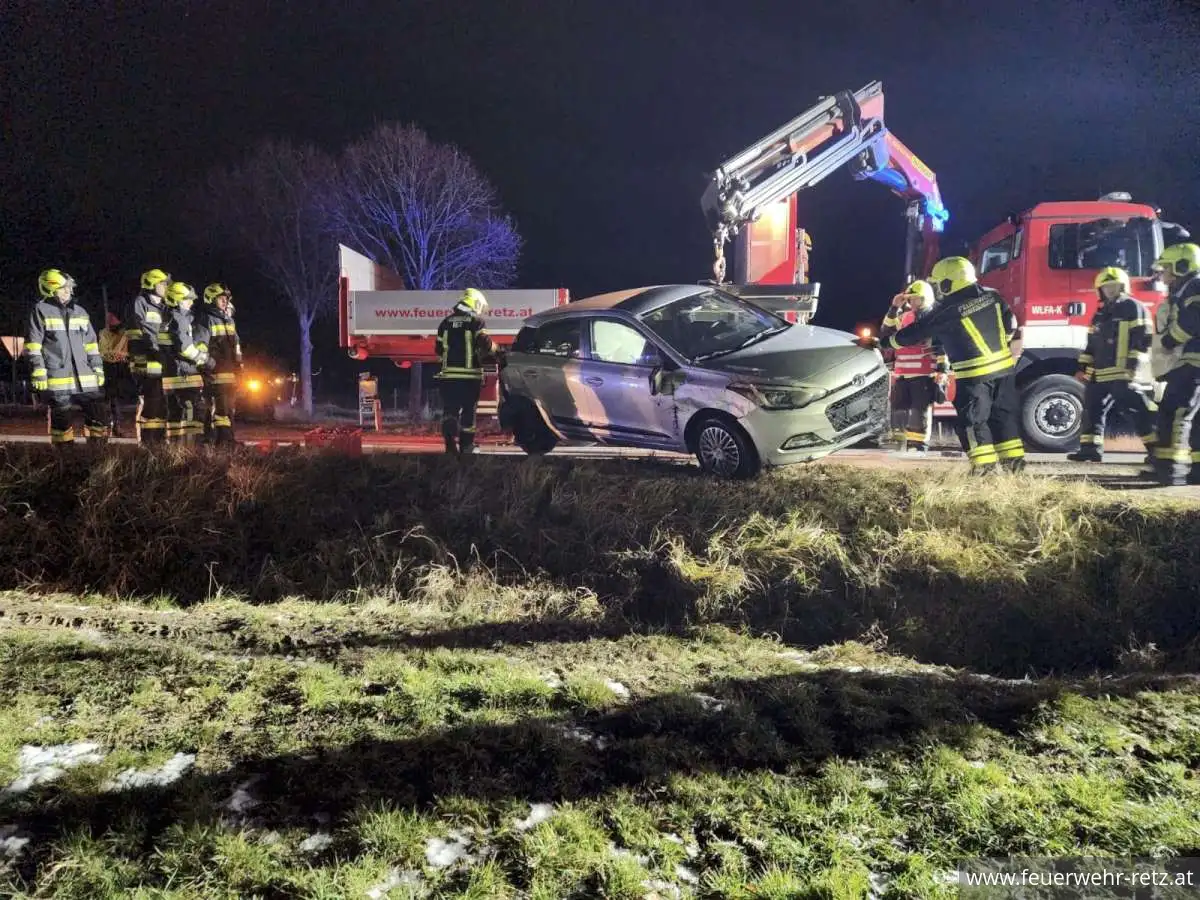 Foto 7, 29.12.2025, Fehlalarm und Verkehrsunfall - Einsatzreicher Sonntag Foto 7, 29.12.2025, Fehlalarm und Verkehrsunfall - Einsatzreicher Sonntag