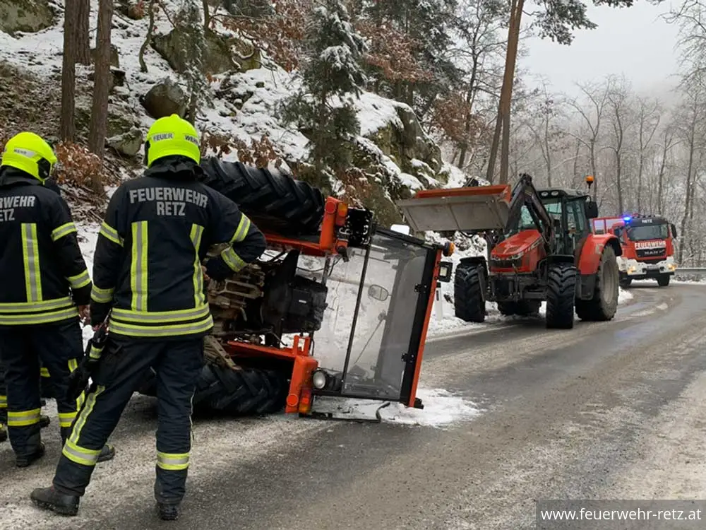 Foto 1, 04.02.2026, Technischer Einsatz - Traktor-Bergung