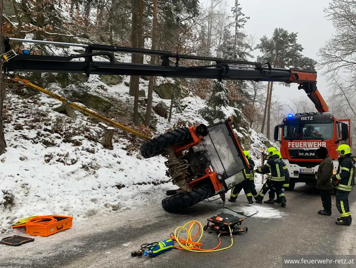 Foto 3, 04.02.2026, Technischer Einsatz - Traktor-Bergung