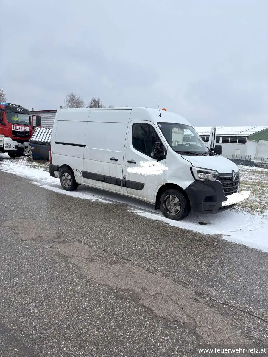Foto 2, 16.02.2026, Technischer Einsatz - Fahrzeugbergung nach Verkehrsunfall im Industriegebiet Foto 2, 16.02.2026, Technischer Einsatz - Fahrzeugbergung nach Verkehrsunfall im Industriegebiet