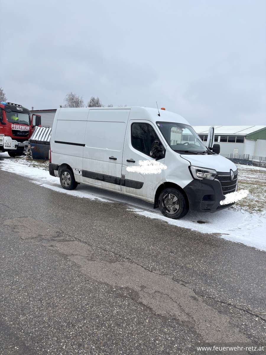 Foto 2, 16.02.2026, Technischer Einsatz - Fahrzeugbergung nach Verkehrsunfall im Industriegebiet