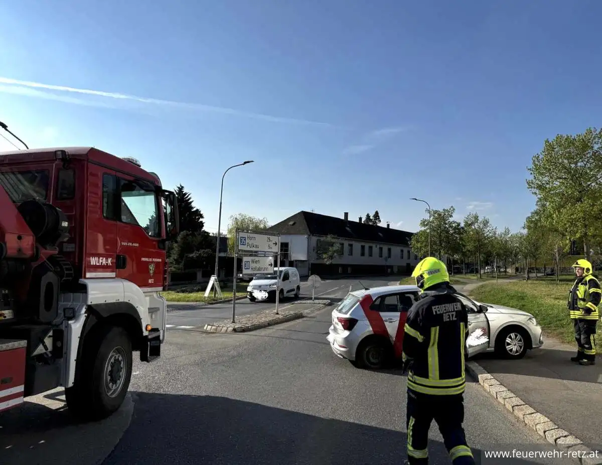 Foto 1, 20.04.2026, Technischer Einsatz - Fahrzeugbergung Foto 1, 20.04.2026, Technischer Einsatz - Fahrzeugbergung