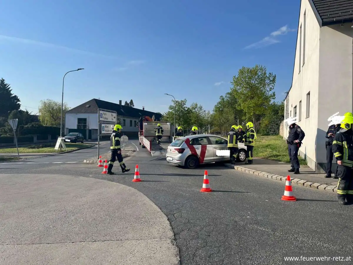 Foto 2, 20.04.2026, Technischer Einsatz - Fahrzeugbergung Foto 2, 20.04.2026, Technischer Einsatz - Fahrzeugbergung