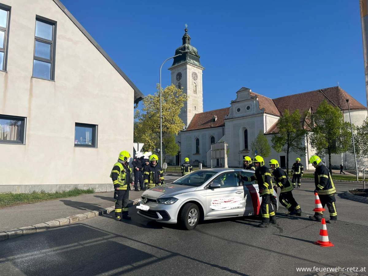 Foto 3, 20.04.2026, Technischer Einsatz - Fahrzeugbergung