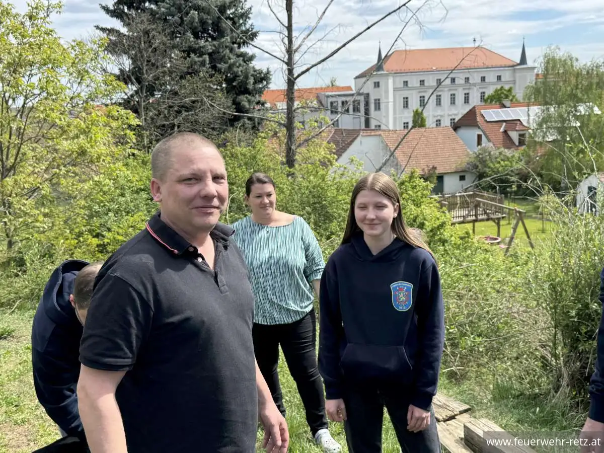 Foto 16, 02.05.2026, Maibaumtradition in Retz gepflegt - Maibäume für Bürgermeister und neuen Feuerwehrkommandanten
