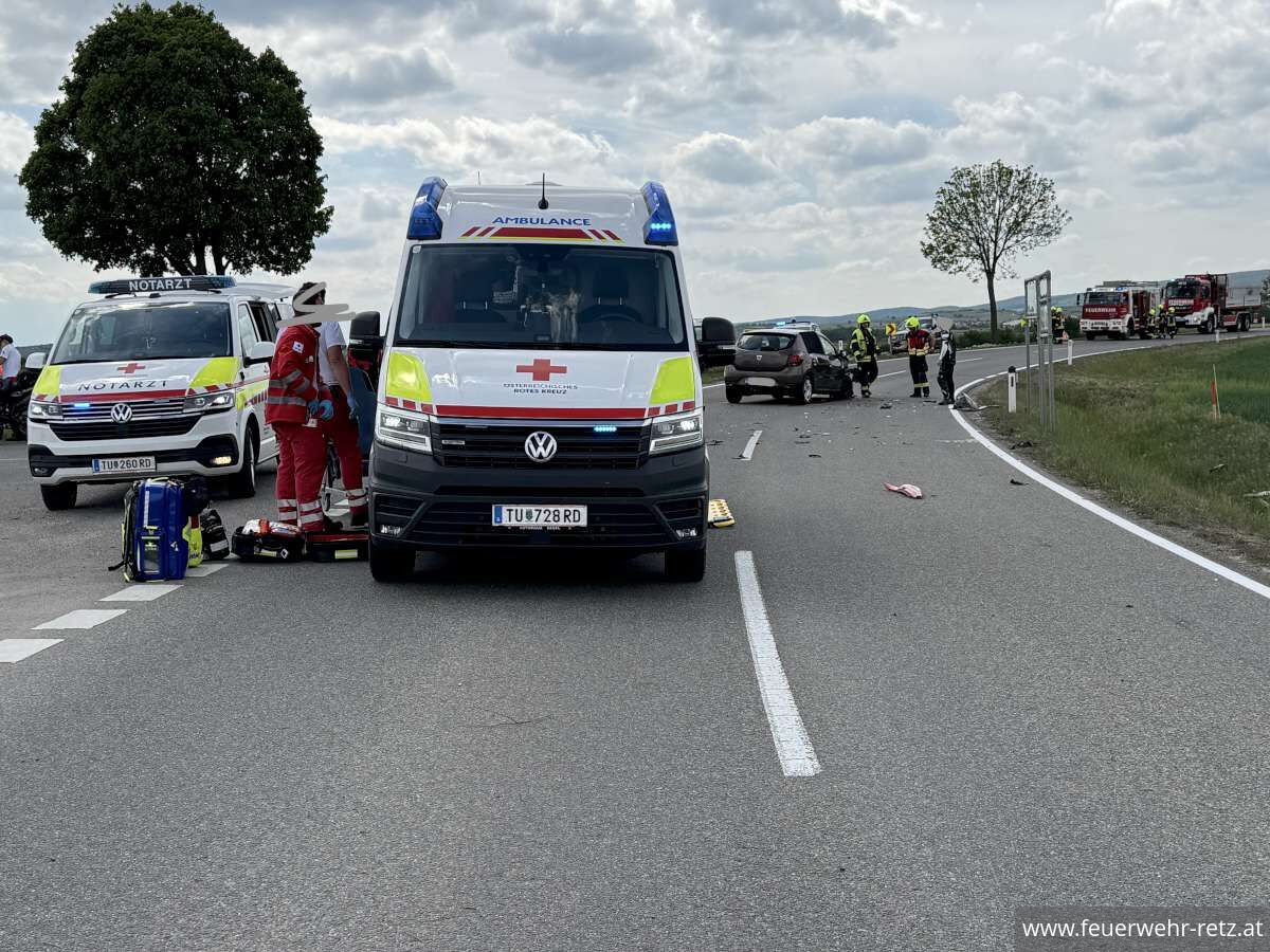 Foto 4, 11.05.2026, Technischer Einsatz - Fahrzeugbergung nach Verkehrsunfall