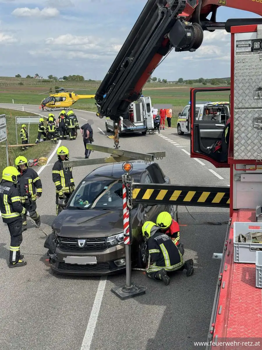 Foto 7, 11.05.2026, Technischer Einsatz - Fahrzeugbergung nach Verkehrsunfall Foto 7, 11.05.2026, Technischer Einsatz - Fahrzeugbergung nach Verkehrsunfall