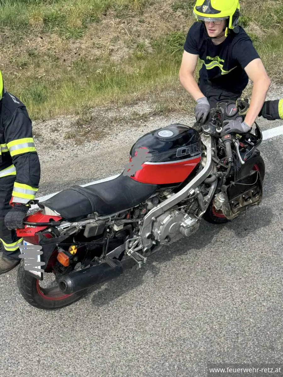 Foto 8, 11.05.2026, Technischer Einsatz - Fahrzeugbergung nach Verkehrsunfall Foto 8, 11.05.2026, Technischer Einsatz - Fahrzeugbergung nach Verkehrsunfall