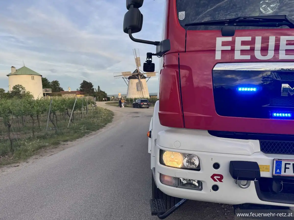 Foto 1, 05.06.2026, Technischer Einsatz - PKW-Bergung bei der Retzer Windmühle Foto 1, 05.06.2026, Technischer Einsatz - PKW-Bergung bei der Retzer Windmühle