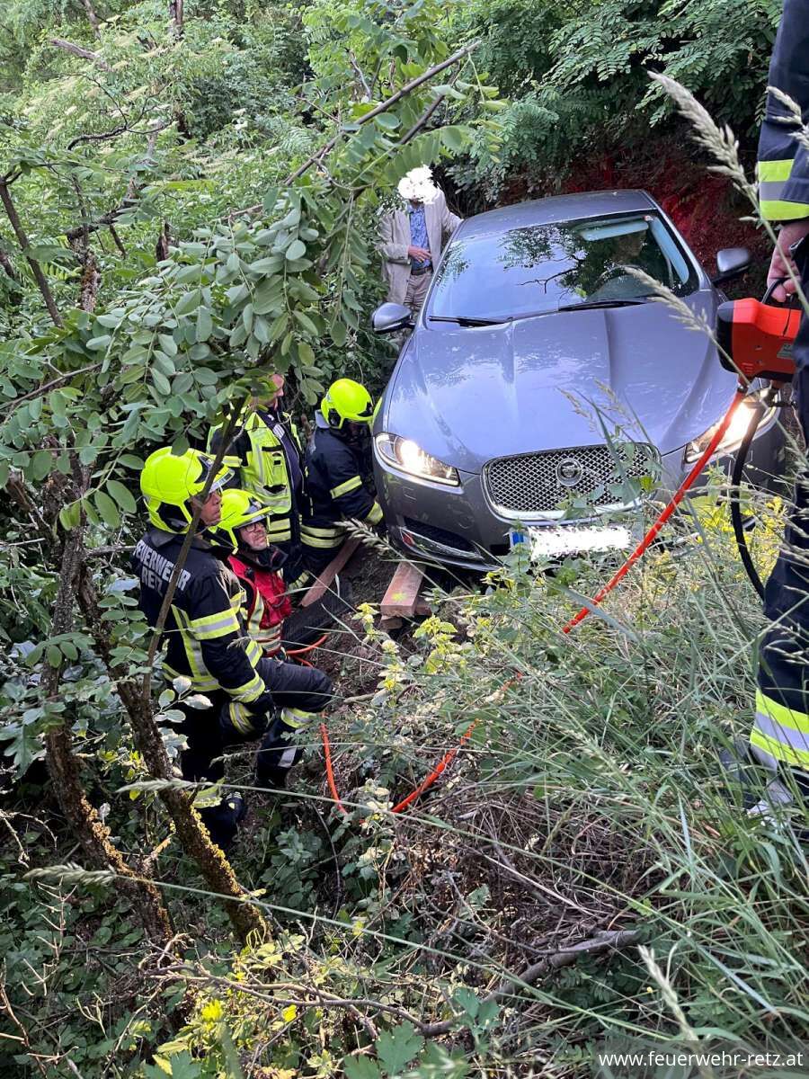 Foto 2, 05.06.2026, Technischer Einsatz - PKW-Bergung bei der Retzer Windmühle