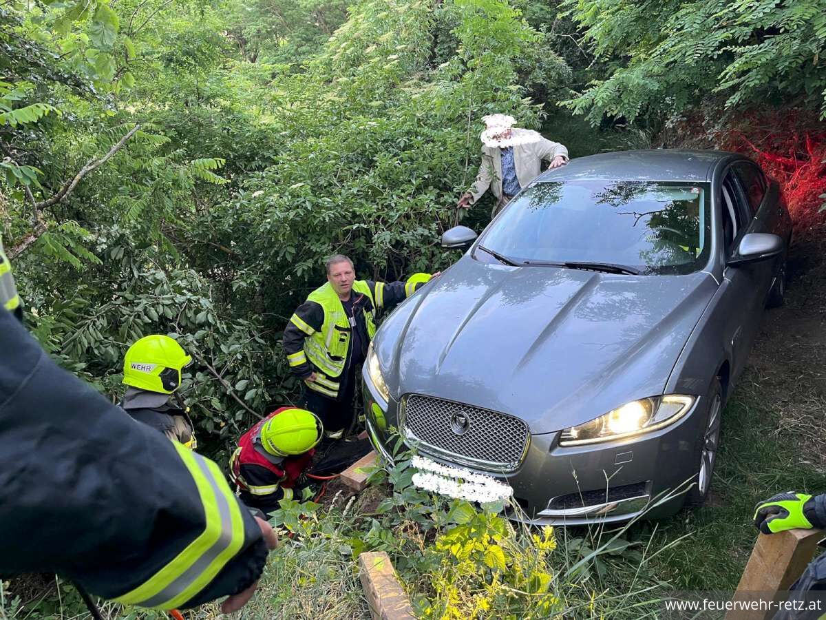 Foto 4, 05.06.2026, Technischer Einsatz - PKW-Bergung bei der Retzer Windmühle