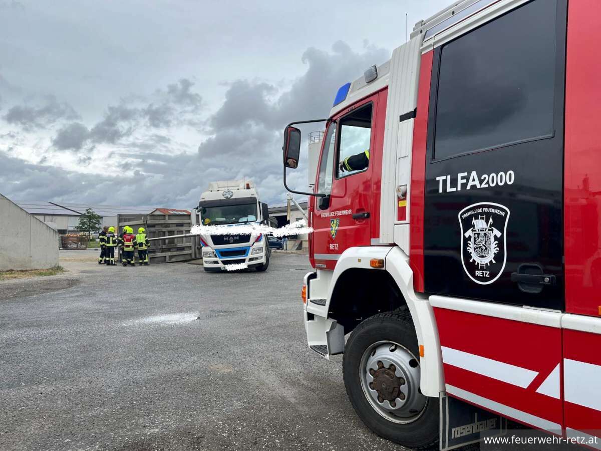Foto 1, 05.06.2026, Technischer Einsatz - LKW-Bergung Foto 1, 05.06.2026, Technischer Einsatz - LKW-Bergung
