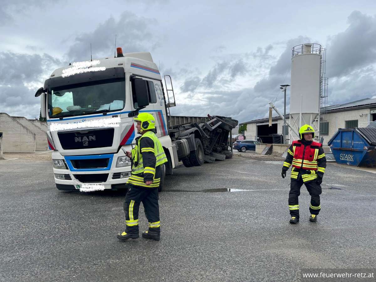 Foto 2, 05.06.2026, Technischer Einsatz - LKW-Bergung Foto 2, 05.06.2026, Technischer Einsatz - LKW-Bergung
