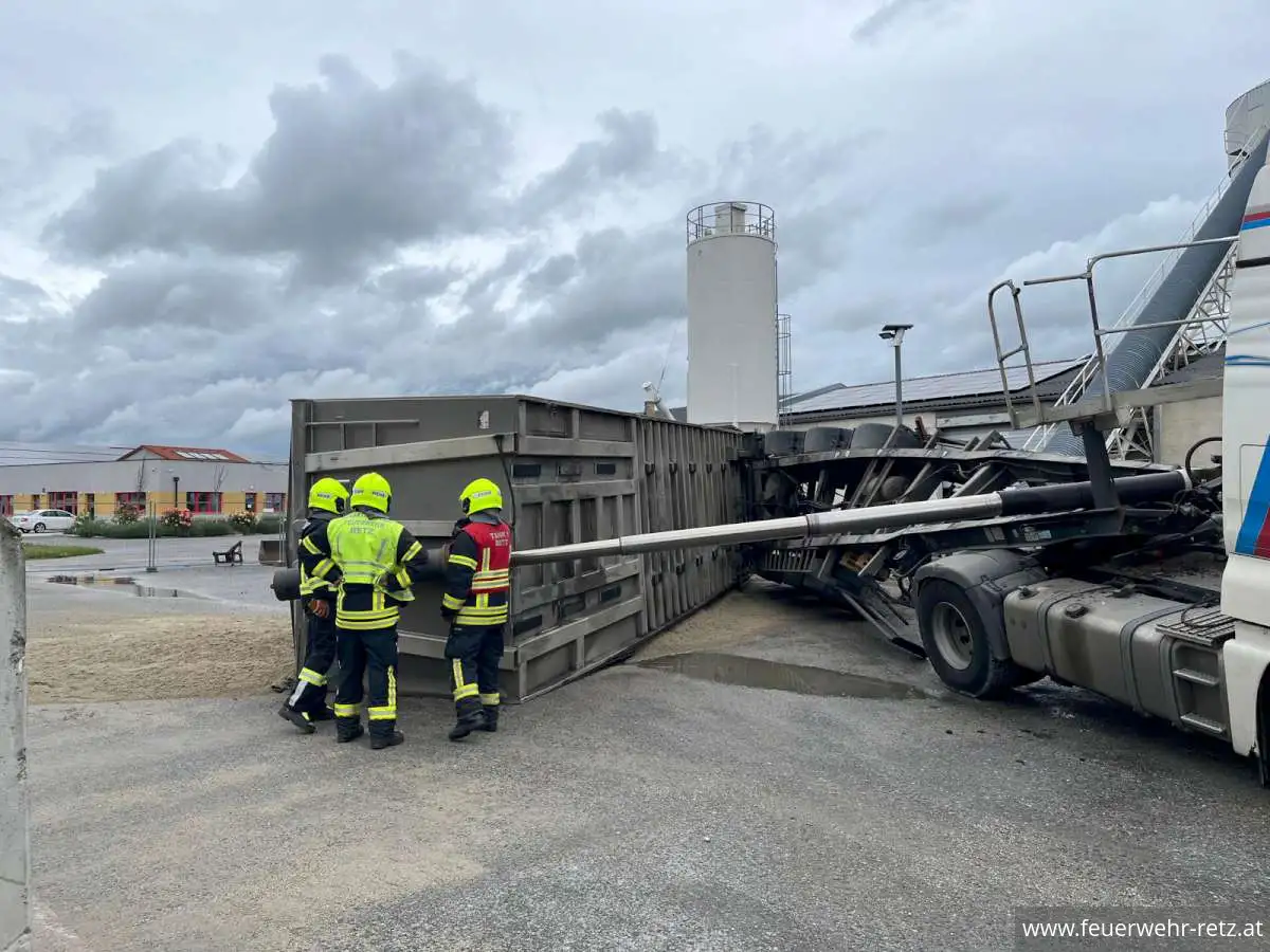 Foto 3, 05.06.2026, Technischer Einsatz - LKW-Bergung Foto 3, 05.06.2026, Technischer Einsatz - LKW-Bergung